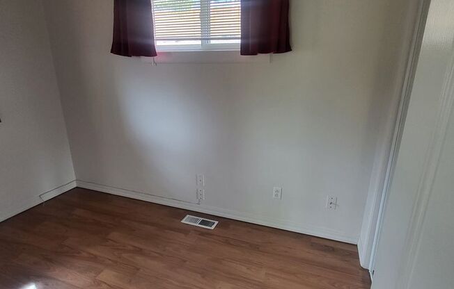 2 beds, 1 bath, $1,595