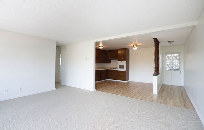 Immaculate 2b/2ba Apartment in Hillcrest with Parking!