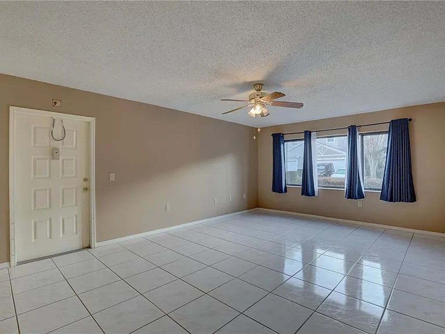 600 DOUGLAS ST LLC