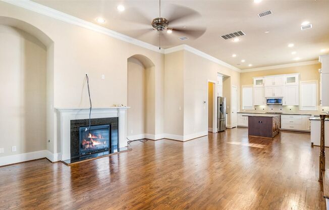 Townhome walking distance from Farmer's Market!