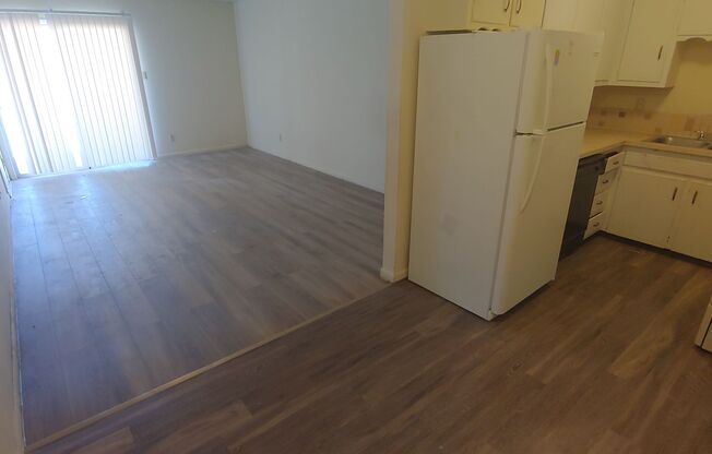 2 beds, 1 bath, $650, Unit #14