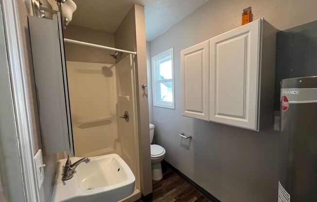 1 bed, 1 bath, $700, Unit Unit B