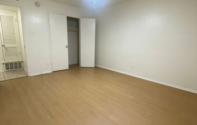 2 beds, 2 baths, 900 sqft, $1,099, Unit LAW11-316