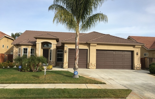 $2,595 Locan & Barstow, 4 Bedroom Home - Rialto Ave, Clovis