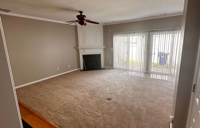 North Raleigh Location! End-Unit Townhouse! Gas Fireplace! Fenced-in Patio!