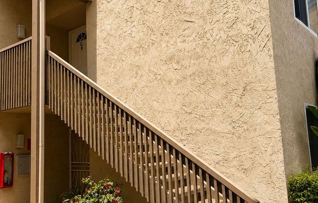 New paint & carpet! 2 bedroom, 2 bath top floor condo in La Jolla!