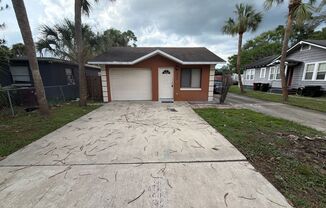 Spacious Duplex in Orlando’s Trendy Milk District with Garage and Washer/Dryer!