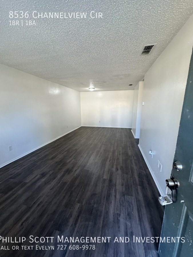 8536 CHANNELVIEW CIR