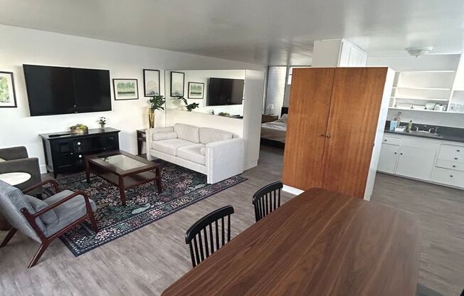10567 National Blvd. Apts.