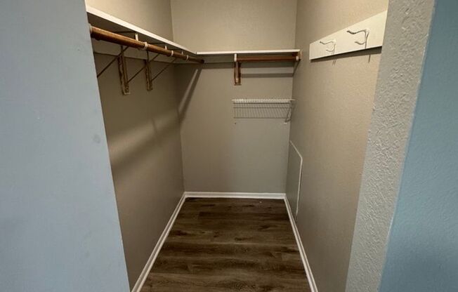 1 bed, 1 bath, 662 sqft, $1,150, Unit 233-099