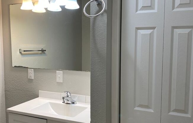 2 beds, 1.5 baths, 1,024 sqft, $1,275, Unit #5