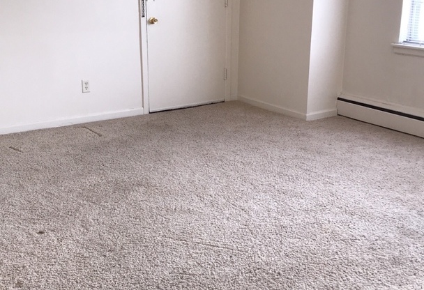 2 beds, 1 bath, 740 sqft, $735, Unit 1300-1702