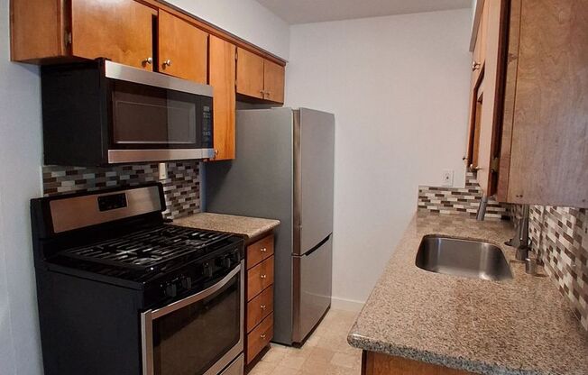 Beautifully Updated 2 Bedroom, 1 Bathroom Condo!