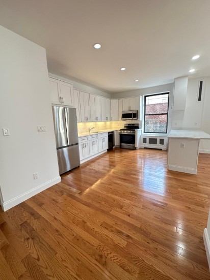 260 RIVERSIDE DR