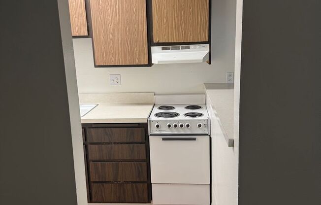 Studio, 1 bath, $995, Unit 04