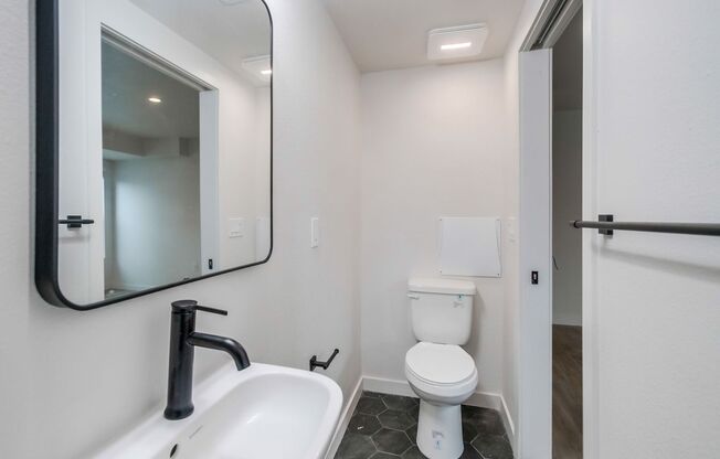 1 bed, 1 bath, 305 sqft, $1,955, Unit 4840-7