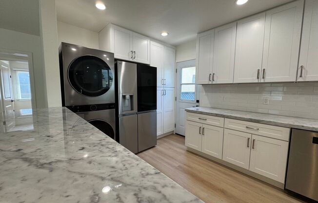 3 beds, 2 baths, 1,020 sqft, $6,499, Unit House