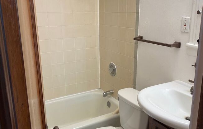 4 beds, 1 bath, $1,200, Unit 11202 (Upper)