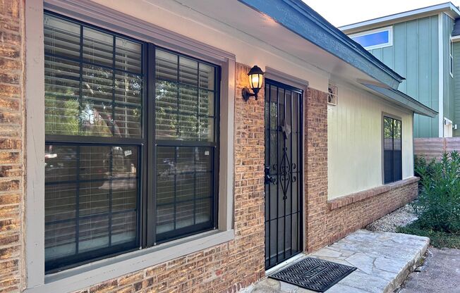 6200 Palm Circle 78741 | 3 Bed 1.5 Bath | $1725