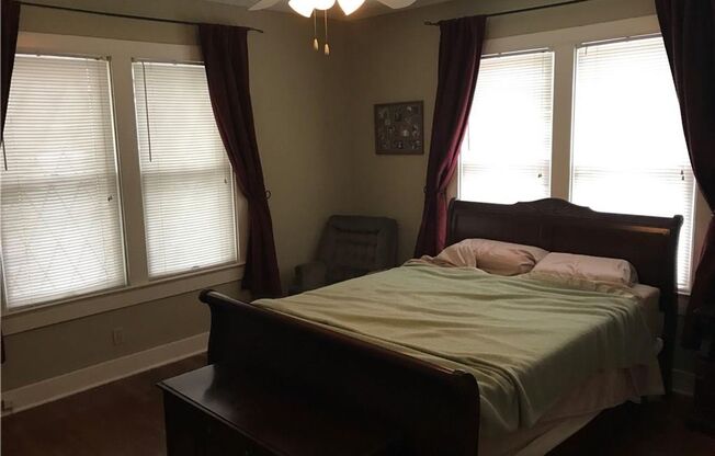 2 beds, 1 bath, $2,500