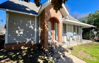 Adorable 2 Bedroom 1 Bath Duplex - Housing Vouchers Accepted!