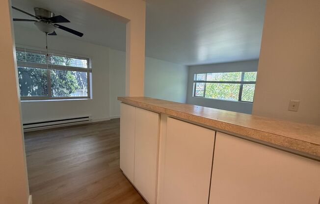 2 beds, 1 bath, 900 sqft, $2,100, Unit 102