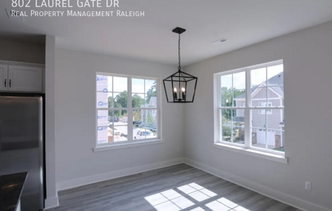 802 LAUREL GATE DR