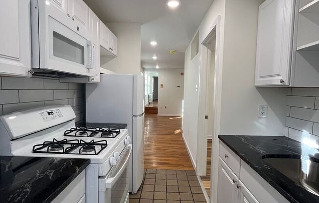 2 beds, 1 bath, $2,250, Unit #2