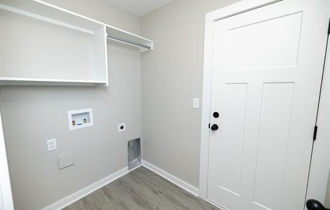 5042 - 5044 S. Sycamore Ct.