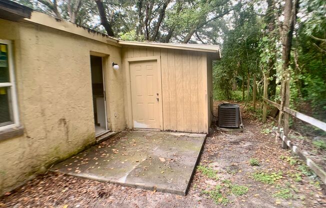 2 beds, 1 bath, 770 sqft, $1,100, Unit Birchwood 1