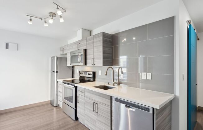 Studio, 1 bath, 380 sqft, $1,695, Unit 215