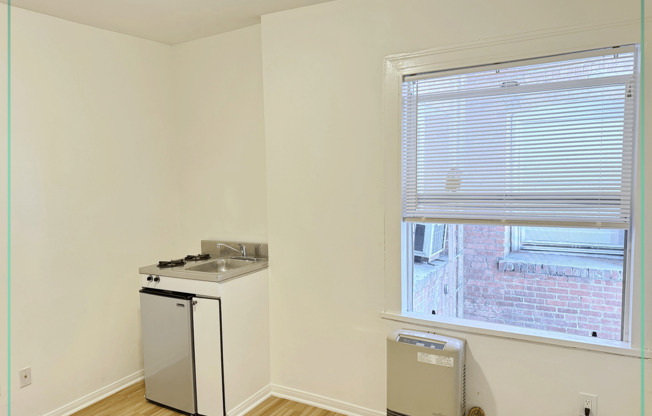 Studio, 1 bath, 350 sqft, $989, Unit 112