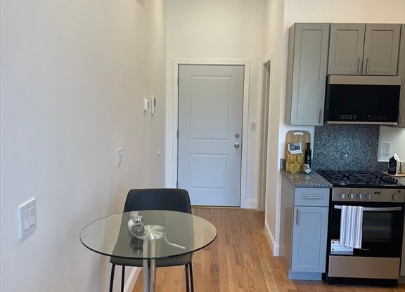 Studio, 1 bath, $1,750, Unit 403