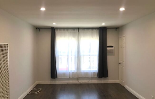 2 beds, 1 bath, 800 sqft, $2,000