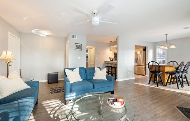 Beautifully Remodeld 2BR Condo Just 4 Blocks from the beach!