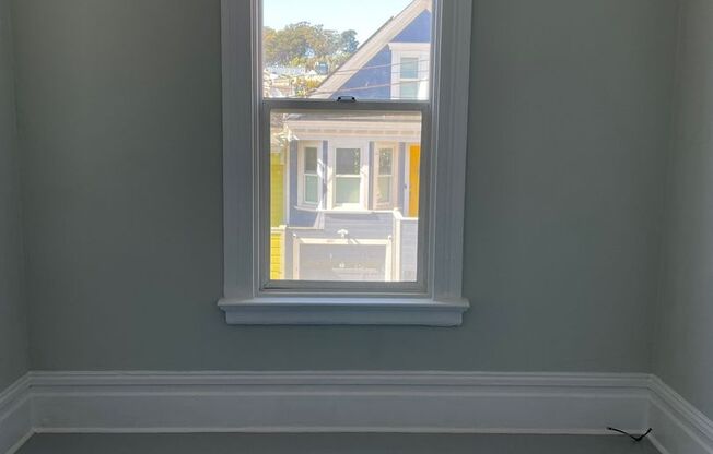 2 BR/1 BA Single Family Home, Spacious Kitchen, HDWD Floors, Backyard w/Deck, Bernal Heights Neighborhood
