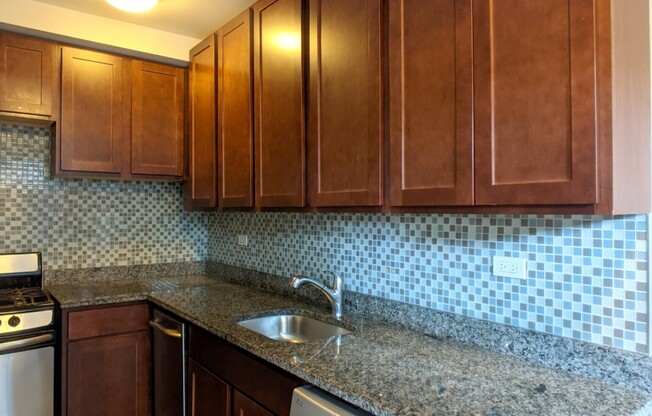 550 W Arlington Pl