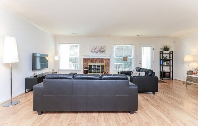 1381 OLD VIRGINIA CT SE