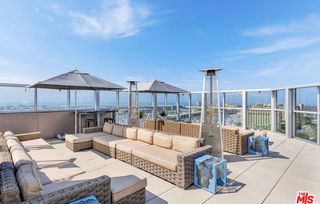1 bed, 1 bath, 814 sqft, $4,250, Unit 415