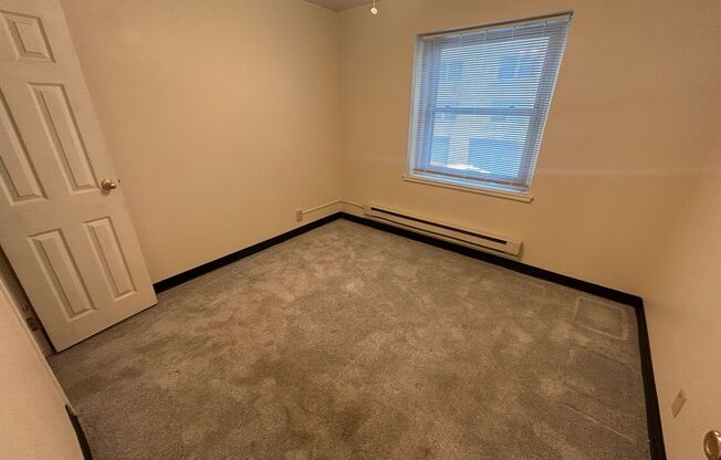 1 bed, 1 bath, $950, Unit 213