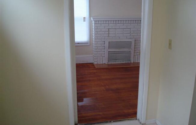 3 beds, 1 bath, $975