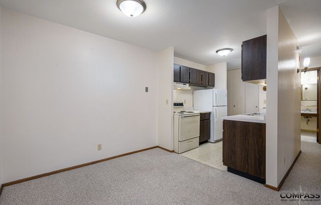 1 bed, 1 bath, 624 sqft, $945, Unit 215