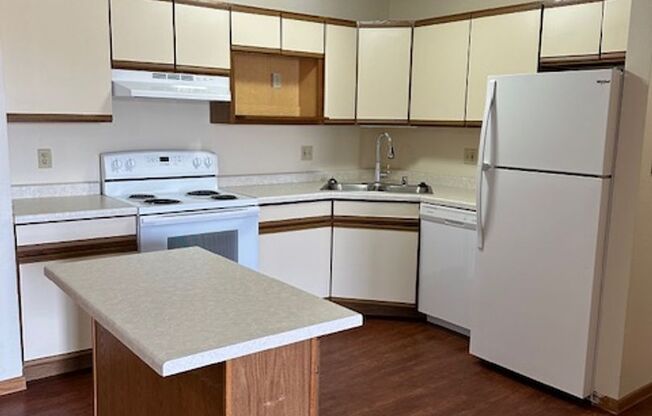 1 bed, 1 bath, 700 sqft, $1,220, Unit 401-317