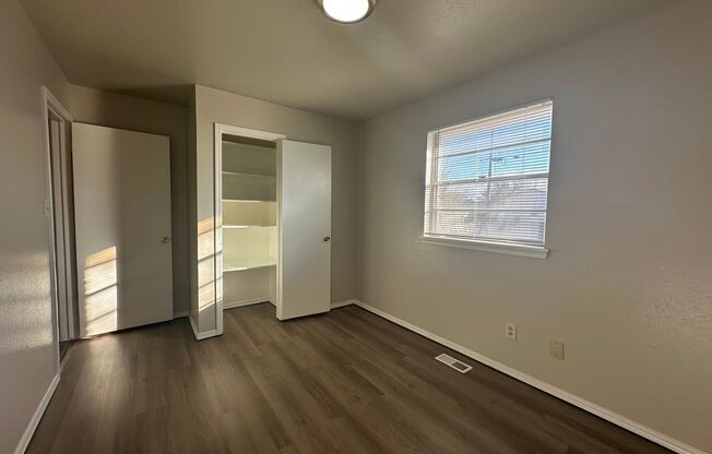 3 beds, 1 bath, $1,095