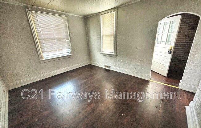215 N 4 ST