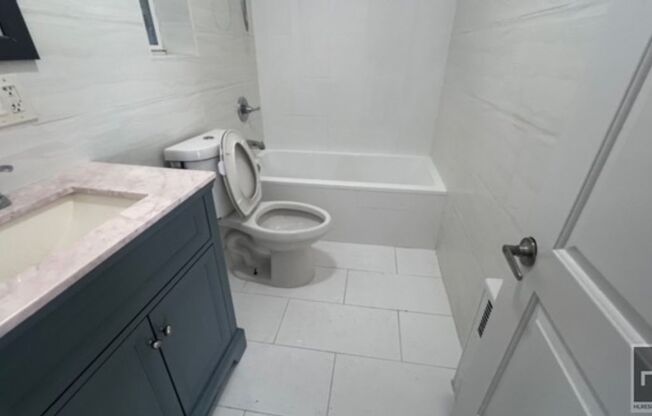 2 beds, 1 bath, $2,800, Unit 2