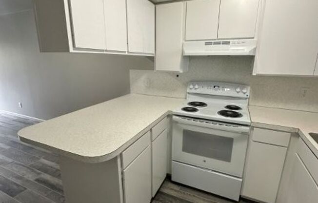 2 beds, 1 bath, 864 sqft, $1,195, Unit Unit 13