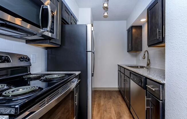 2 beds, 1 bath, 850 sqft, $1,106