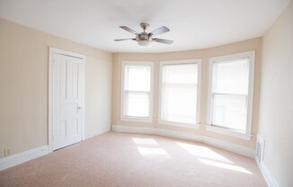 $1495 – 2 BR,  1 BA Upper Flat near UWM - 2726 N Murray