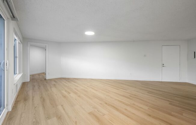2 beds, 1 bath, 815 sqft, $2,220, Unit 105